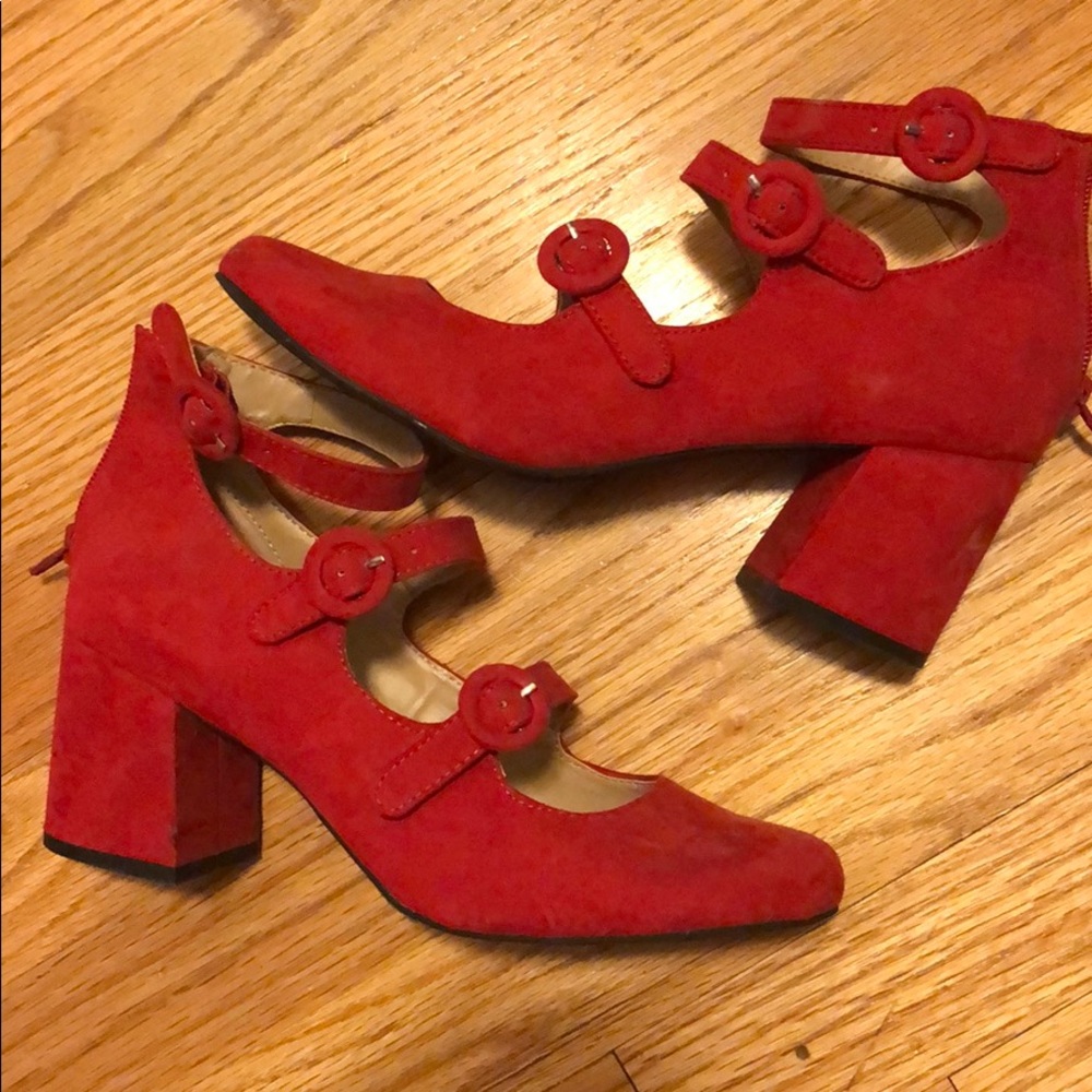 💥 SOLD 💥 Red Block Heels